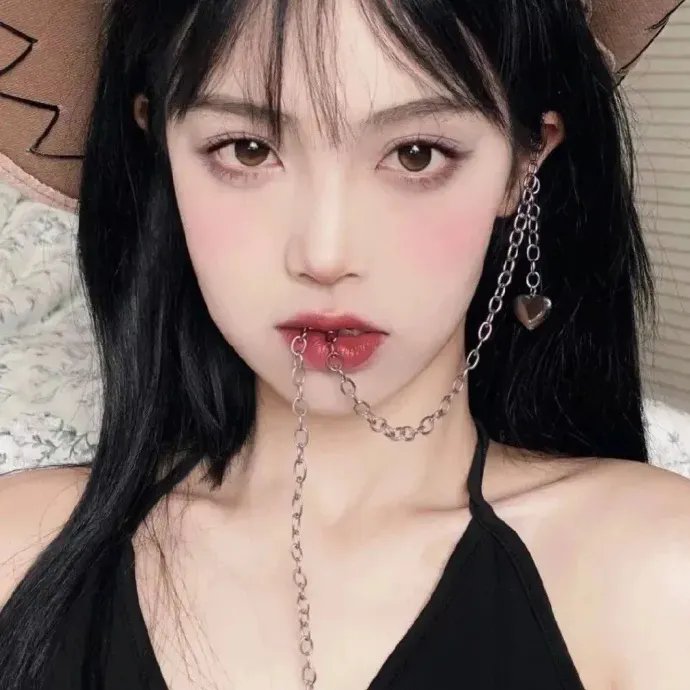 穿越后，我成了冷面煞神的掌心宝